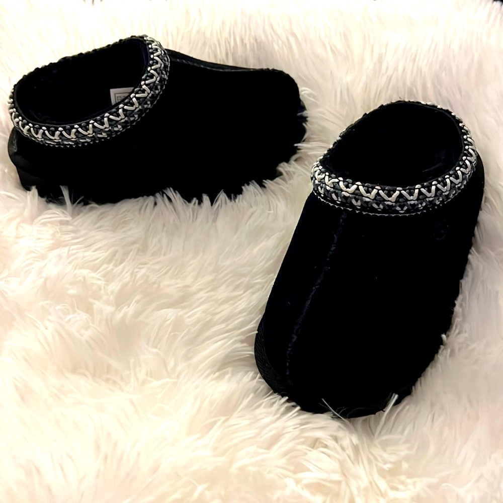 Brand New UGG “Tasman II Slipper” Toddler Size 8 Black (NWOT)